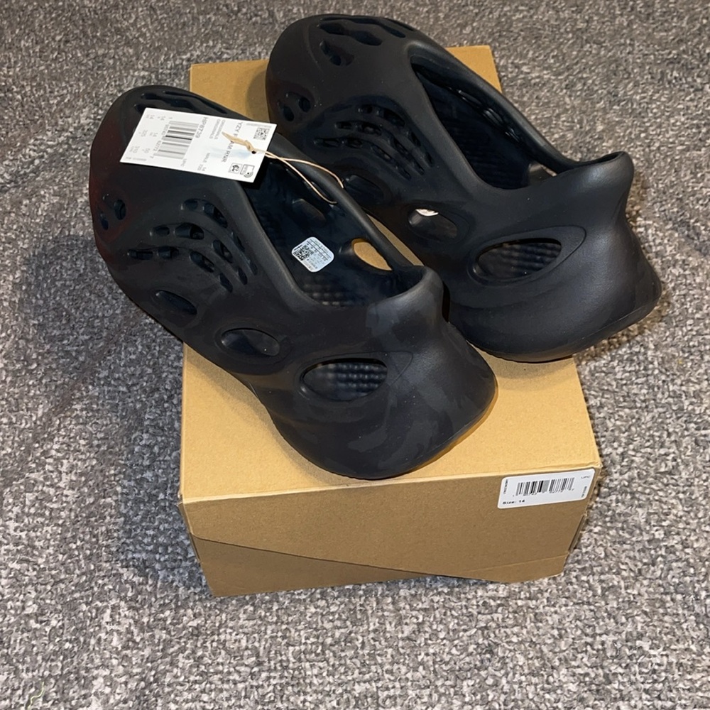 Yeezy Foam RNR - Picture 3 of 6
